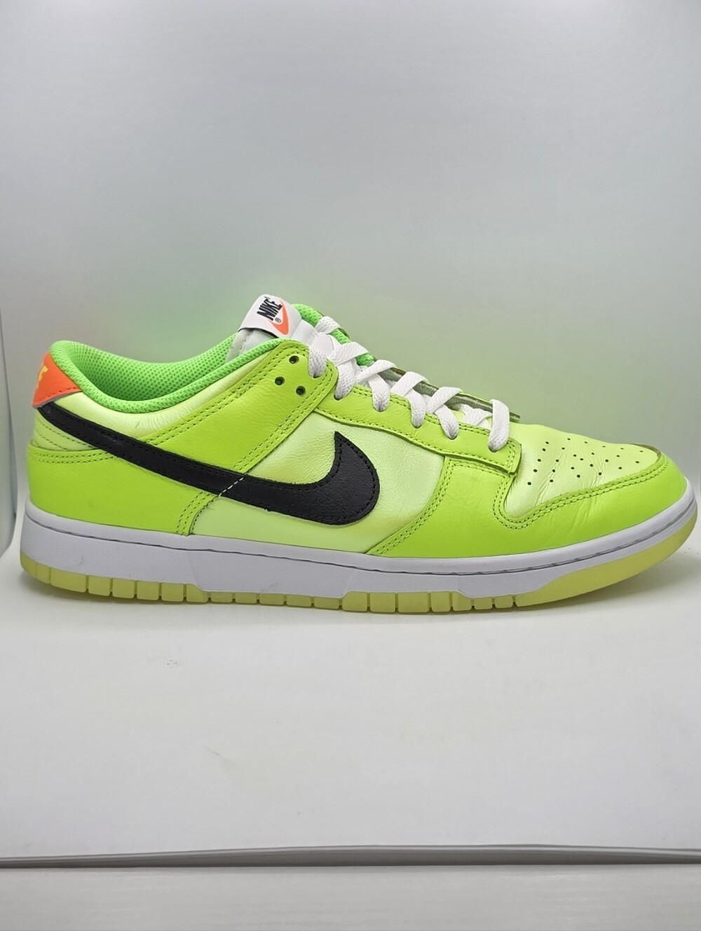 Nike Dunk SE Low FJ4610-702 Volt Black Orange Green Strike Leather  Mens 9